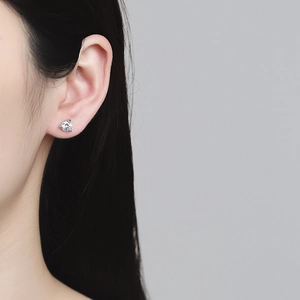 Elegant S925 sterling silver stud earrings featuring a classic round cubic zirconia stone