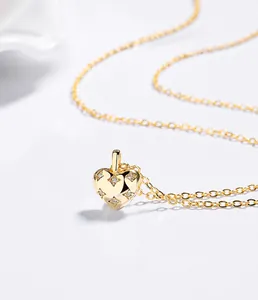 Detail der S925 Sterlingsilber Herz-Halskette mit Zirkonia-Besatz und Goldbeschichtung