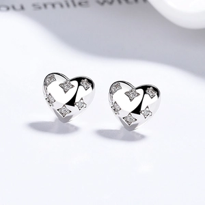 S925 Sterling Silber Herzstecker mit Sternenmuster und Diamantinlay für Damen