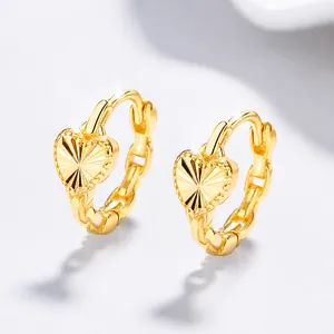 925 Sterling Silber Gold Herz Ohrringe mit Kettenglied Design und Streifen Textur