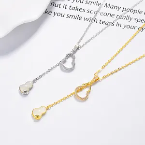 Élégant collier pendentif gourde en argent 925 avec jade blanc et détails en zircon