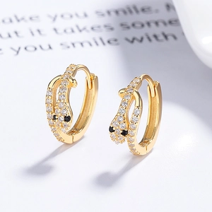Boucles d'oreilles créoles serpent avec zircons blancs et yeux noirs dorés à l'or