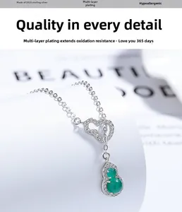 Détail du collier gourde en argent 925 avec calcédoine verte et micro-pavé de oxydes de zirconium