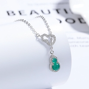 Collier en argent 925 avec pendentif double calebasse et pierres de calcédoine verte