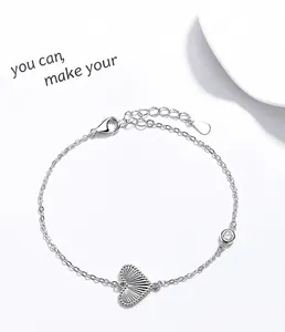 Makro-Detail von S925 Sterlingsilber Herz Armband mit Zirkonia und Mehrschicht-Beschichtung
