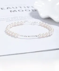 Detailed close-up of 925 silver irregular beads and white pearls on an elegant bracelet
