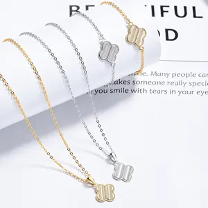 Set gioielli quadrifoglio in argento con collana e bracciale con finitura spazzolata