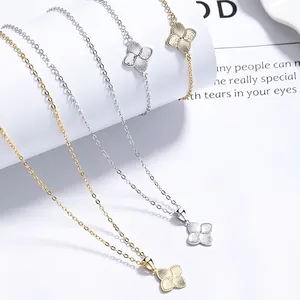 Collane a quadrifoglio in argento 925 con finitura oro e argento e incisione radiale
