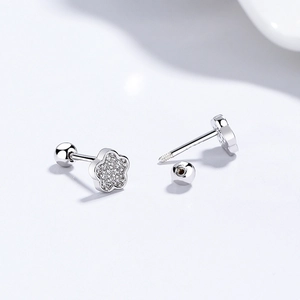 Elegant 925 silver flower stud earrings with sparkling cubic zirconia and screw-back closure