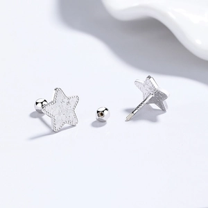 925 sterling silver star stud earrings with hammered texture and screw ball back