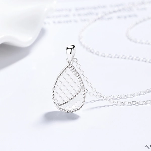Elegant 925 sterling silver hollow teardrop pendant necklace with fish scale pattern
