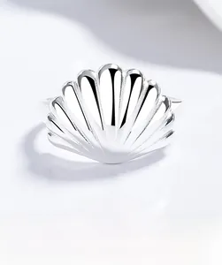 Close-up of polished 925 silver open ring featuring a minimalist seashell shape design