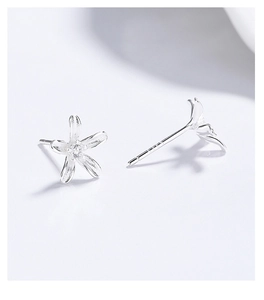 Close-up of S925 sterling silver flower earrings with zircon center and silver hallmark