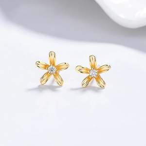 Elegant 925 silver flower stud earrings with gold plating and sparkling zircon stones