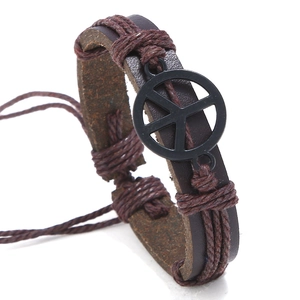 Geflochtenes Lederarmband mit Friedenssymbol in Dunkelbraun und Schwarz