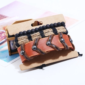 Set di bracciali vintage in pelle multistrato con corda di canapa e piume metalliche