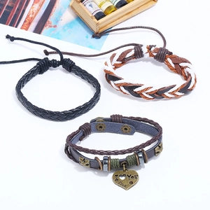 Lot de trois bracelets en cuir véritable tressé avec pendentif en cœur pour hommes et femmes