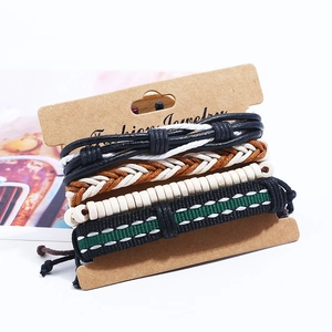 Lot de 4 bracelets punk vintage en cuir avec cordes tressées et perles sur carton
