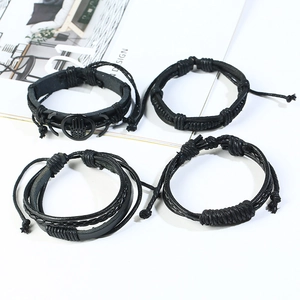 Lot de 4 bracelets vintage en cuir noir pour homme avec breloque main de Fatma