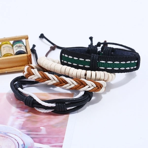 Lot de quatre bracelets vintage en cuir tressé avec perles en bois pour hommes