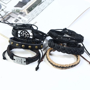 Ensemble de bracelets multicouches en cuir tressé rétro avec breloque gouvernail