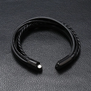 Mehrlagiges schwarzes Lederarmband für Herren mit magnetischem Metallverschluss