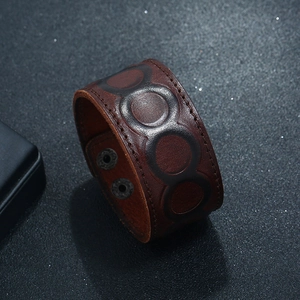 Bracelet large en cuir marron vintage avec cercles gaufrés et boutons-pression en métal