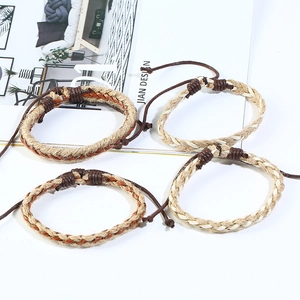 Lot de quatre bracelets vintage en corde de chanvre et cuir tressés avec nœuds coulissants