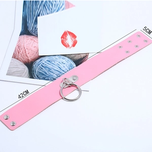 Collier choker punk en cuir PU rose avec anneau argenté et boutons pressions réglables