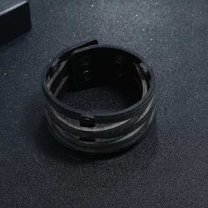 Bracelet manchette large en cuir noir style punk vintage avec clous et rivets
