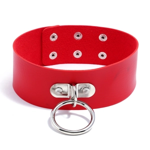 Ras de cou punk en cuir PU rouge avec anneau en métal argenté et boutons pression
