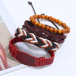 Set de 4 bracelets rétro pour hommes en cuir et perles de bois au style punk