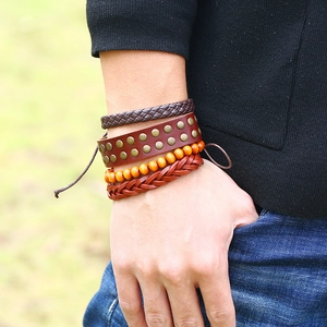 Set di bracciali vintage da uomo in pelle intrecciata e perline di legno naturali