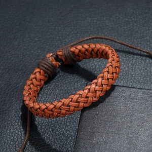 Retro braided leather bracelet in reddish-brown on a black gift box for men