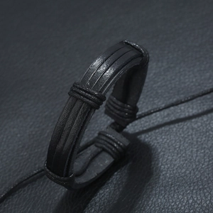 Bracelet multicouche pour homme en cuir tressé noir avec détails de fil enveloppé