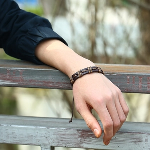 Men's retro braided leather bracelet with multi-layer stitching and adjustable cord