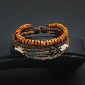 Retro multi-layer men's leather bracelet with wooden beads and metal arrow pendant