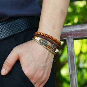 Men's retro multilayer leather bracelet set with wooden beads and metal arrow charm