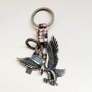 Retro eagle metal keychain with leopard leather strap and engraved metal pendant