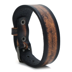 Retro wide leather bracelet with vintage silver buckle and brown gradient texture
