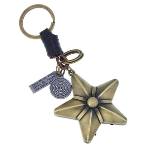 Porte-clés Pentagramme en Cuir Fait Main Vintage Étoile en Alliage Rétro Bronze pour Femme Homme Voiture Sac Pendentif Décoration Cadeau