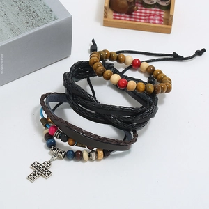 Ensemble de trois bracelets en cuir tressé rétro avec perles en bois et pendentif croix