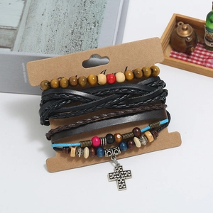 Bracelet multicouche rétro en cuir tressé avec perles en bois et pendentif en croix