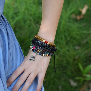 Bracelet multicouche en cuir tressé pour homme avec croix vintage et perles en bois
