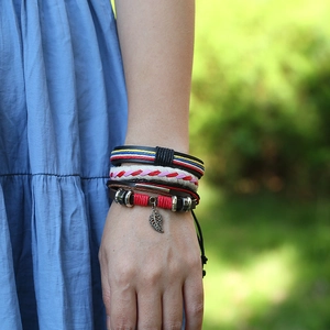 Bracelet multicouche en cuir fait main avec perles tissées et pendentif feuille vintage