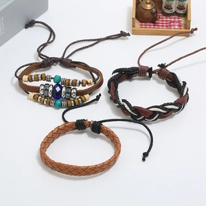 Ensemble de trois bracelets vintage en cuir tressé avec perles turquoise et bois naturel