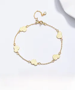 Macro shot of 925 silver gourd bracelet with crushed ice texture in gold plating