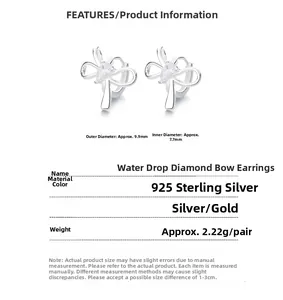 Vue détaillée des boucles d'oreilles nœud avec zircon goutte et détails en argent 925