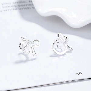 Élégantes boucles d'oreilles nœud en argent 925 avec cristaux de zircon gouttes