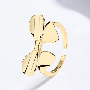 Polished gold bow-shaped open ring made of 925 silver with a minimalist leaf-like design